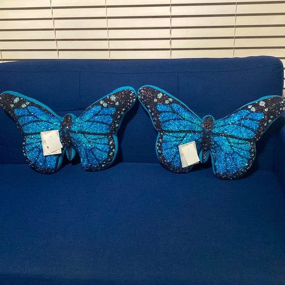 Pillows - Picture 2 of 7